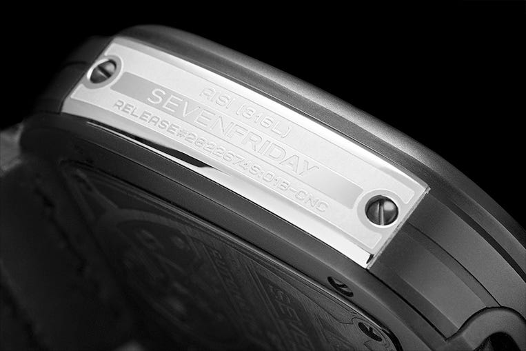 SevenFriday M2/01 case edge